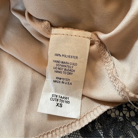 ✨ Black Lace Criss Cross Strappy Lined Flowy Crop Camisole Top Size XS - Picture 5 of 6